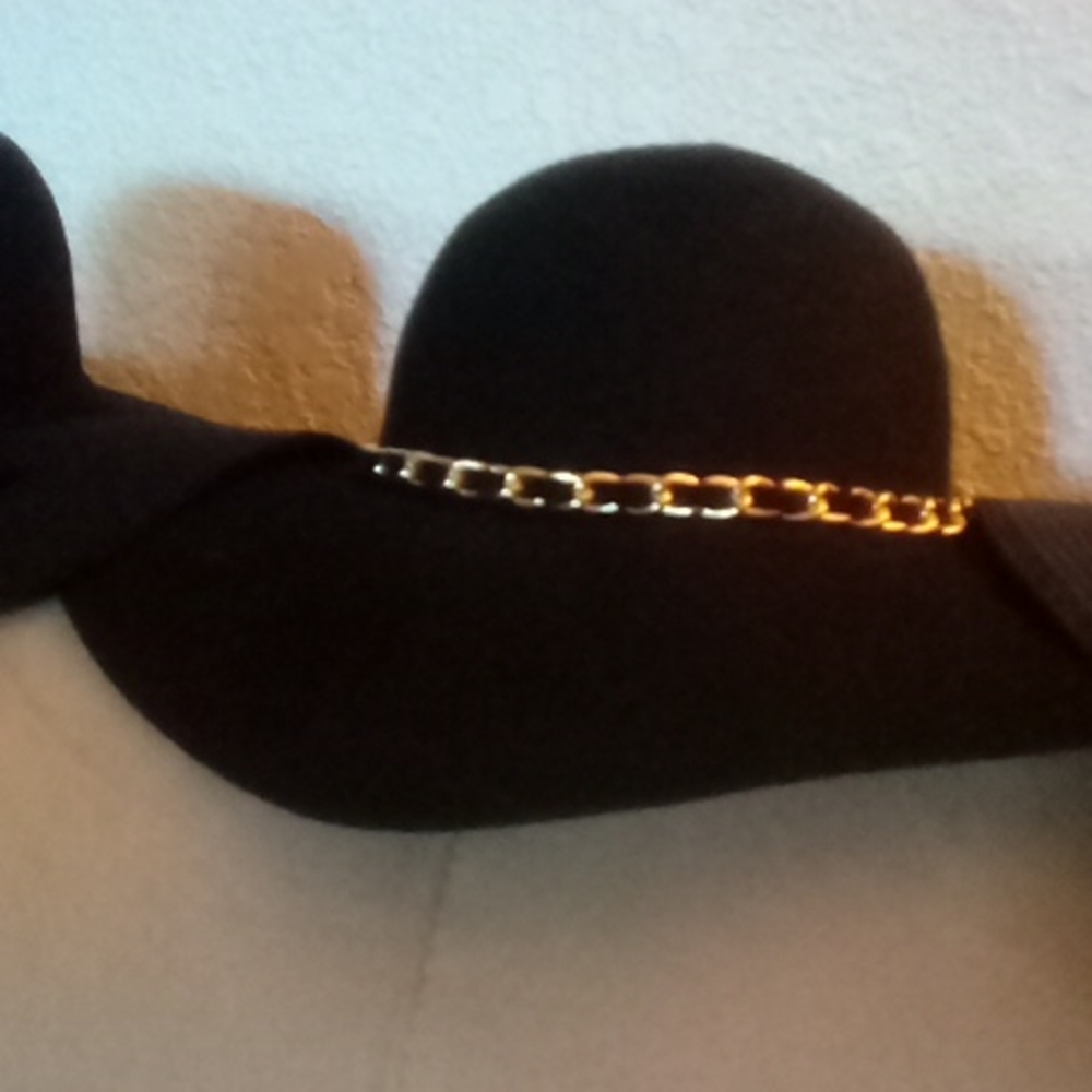 Clothes - Picture 2 of 4